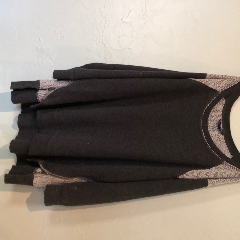 sweater - Picture 2 of 4